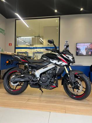 BAJAJ DOMINAR NS400Z BAJAJ DOMINAR NS400Z